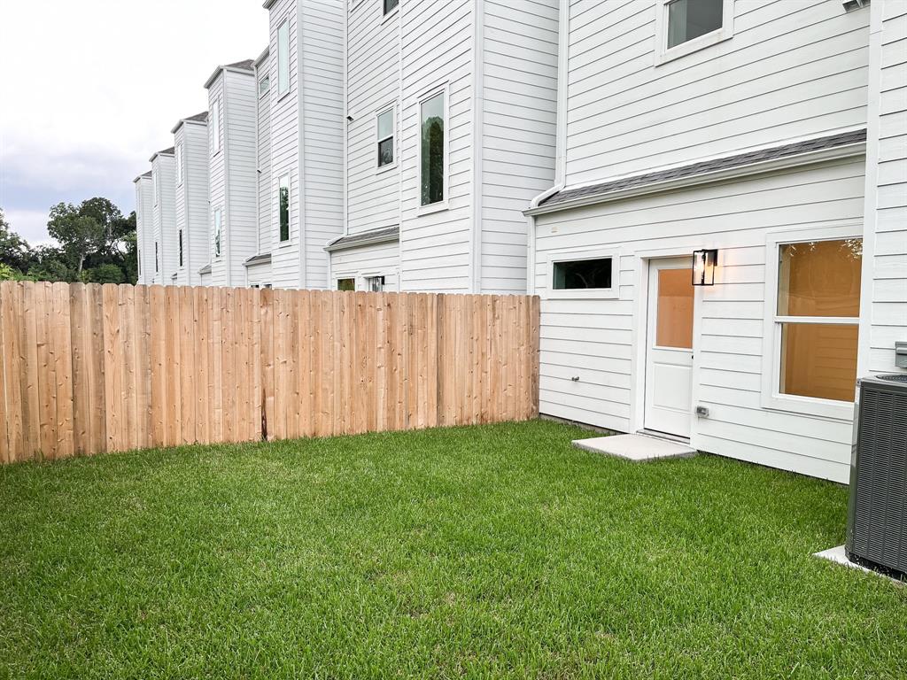 5336 3 Donovan Gardens Lane, Houston, Texas 77091, 3 Bedrooms Bedrooms, 12 Rooms Rooms,3 BathroomsBathrooms,Single-family,For Sale,Donovan Gardens Lane,49719478