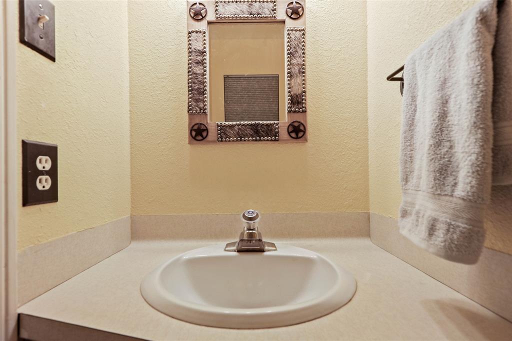4214 2 Cedar Valley Drive, Houston, Texas 77345, 4 Bedrooms Bedrooms, 9 Rooms Rooms,2 BathroomsBathrooms,Single-family,For Sale,Cedar Valley,53368824
