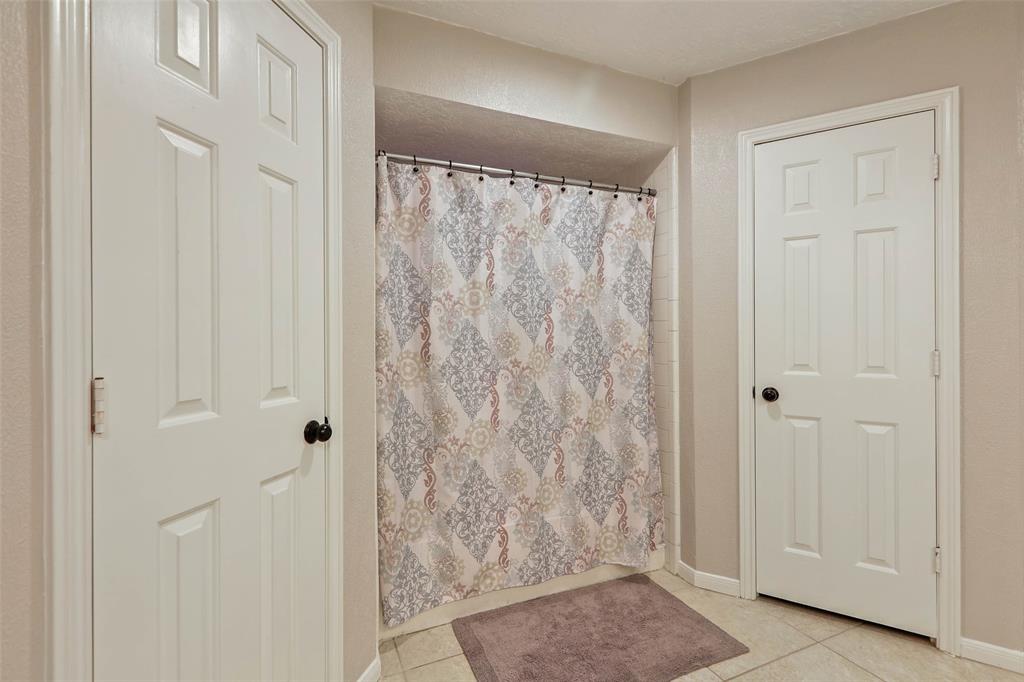 4214 2 Cedar Valley Drive, Houston, Texas 77345, 4 Bedrooms Bedrooms, 9 Rooms Rooms,2 BathroomsBathrooms,Single-family,For Sale,Cedar Valley,53368824