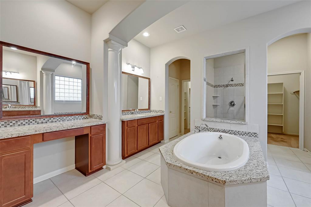 13710 2 Kingston River Lane, Houston, Texas 77044, 4 Bedrooms Bedrooms, 5 Rooms Rooms,3 BathroomsBathrooms,Single-family,For Sale,Kingston River,53125012