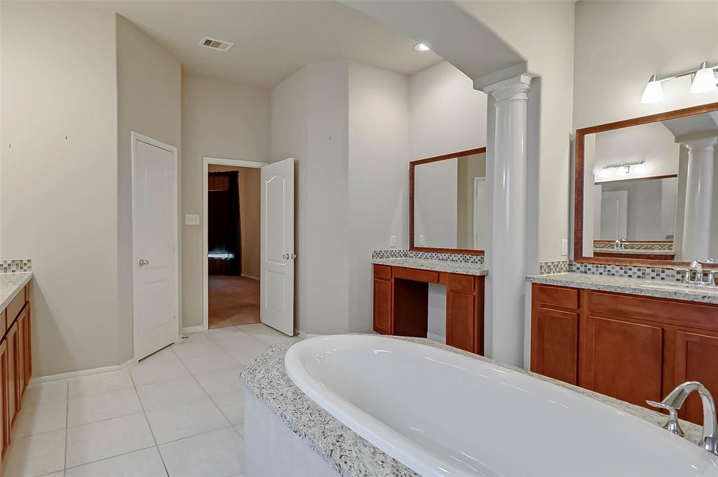 13710 2 Kingston River Lane, Houston, Texas 77044, 4 Bedrooms Bedrooms, 5 Rooms Rooms,3 BathroomsBathrooms,Single-family,For Sale,Kingston River,53125012