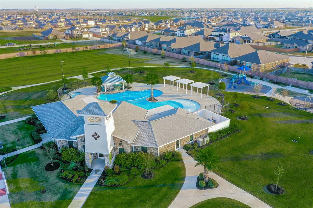 13121 2 Morning Villa Drive, Texas City, Texas 77568, 4 Bedrooms Bedrooms, 15 Rooms Rooms,3 BathroomsBathrooms,Single-family,For Sale,Morning Villa,64188020