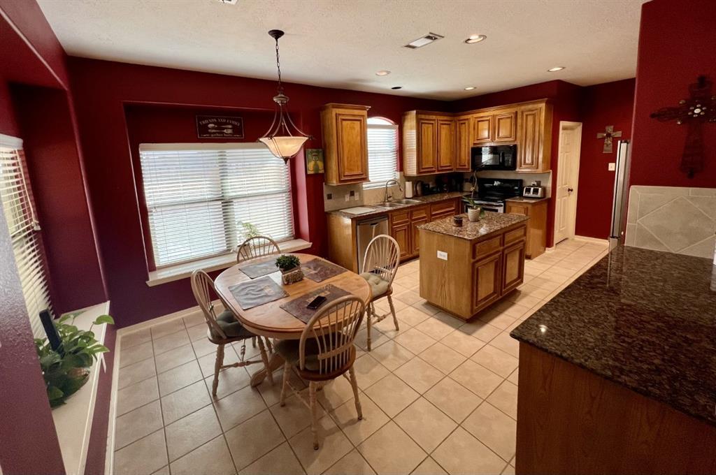 6418 2 Sugar Bush Drive, Magnolia, Texas 77354, 4 Bedrooms Bedrooms, 10 Rooms Rooms,2 BathroomsBathrooms,Single-family,For Sale,Sugar Bush,58005721