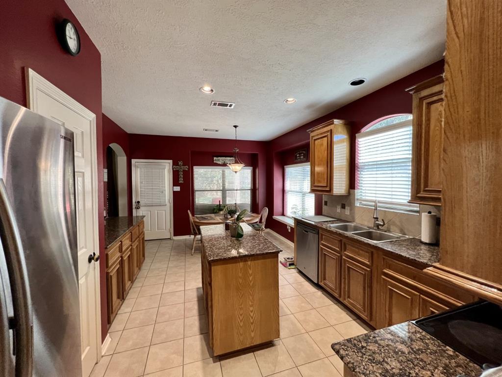 6418 2 Sugar Bush Drive, Magnolia, Texas 77354, 4 Bedrooms Bedrooms, 10 Rooms Rooms,2 BathroomsBathrooms,Single-family,For Sale,Sugar Bush,58005721