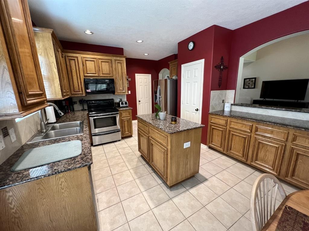 6418 2 Sugar Bush Drive, Magnolia, Texas 77354, 4 Bedrooms Bedrooms, 10 Rooms Rooms,2 BathroomsBathrooms,Single-family,For Sale,Sugar Bush,58005721