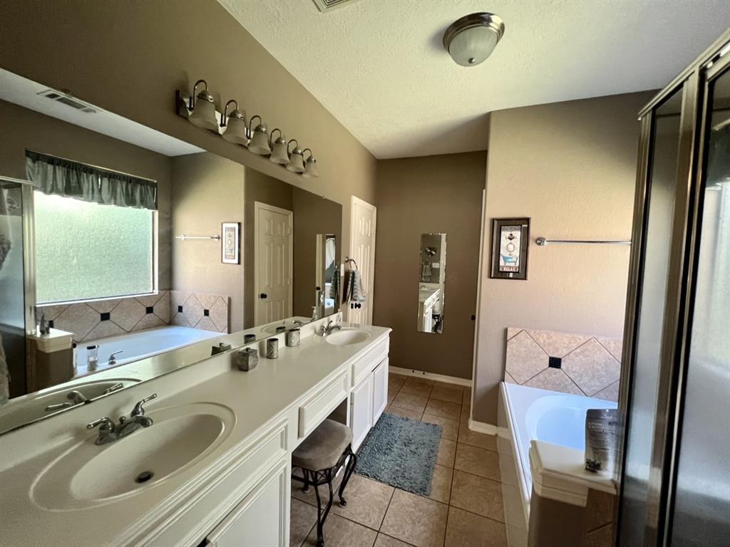 6418 2 Sugar Bush Drive, Magnolia, Texas 77354, 4 Bedrooms Bedrooms, 10 Rooms Rooms,2 BathroomsBathrooms,Single-family,For Sale,Sugar Bush,58005721
