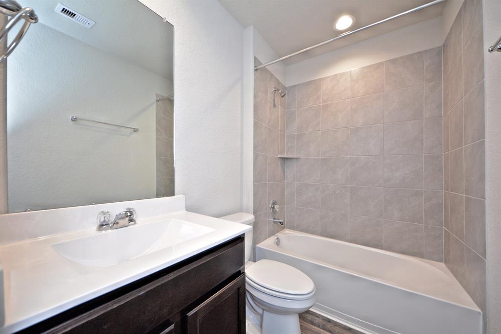 11033 1 33rd Avenue North, Texas City, Texas 77591, 4 Bedrooms Bedrooms, 6 Rooms Rooms,2 BathroomsBathrooms,Single-family,For Sale,33rd Avenue North,56886373