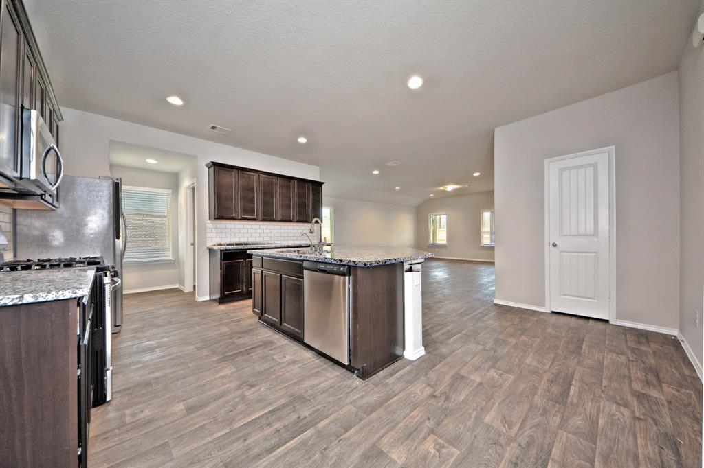 11033 1 33rd Avenue North, Texas City, Texas 77591, 4 Bedrooms Bedrooms, 6 Rooms Rooms,2 BathroomsBathrooms,Single-family,For Sale,33rd Avenue North,56886373