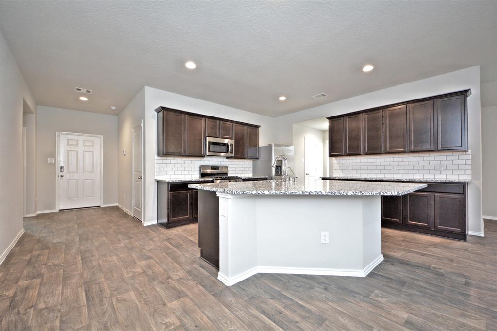 11033 1 33rd Avenue North, Texas City, Texas 77591, 4 Bedrooms Bedrooms, 6 Rooms Rooms,2 BathroomsBathrooms,Single-family,For Sale,33rd Avenue North,56886373