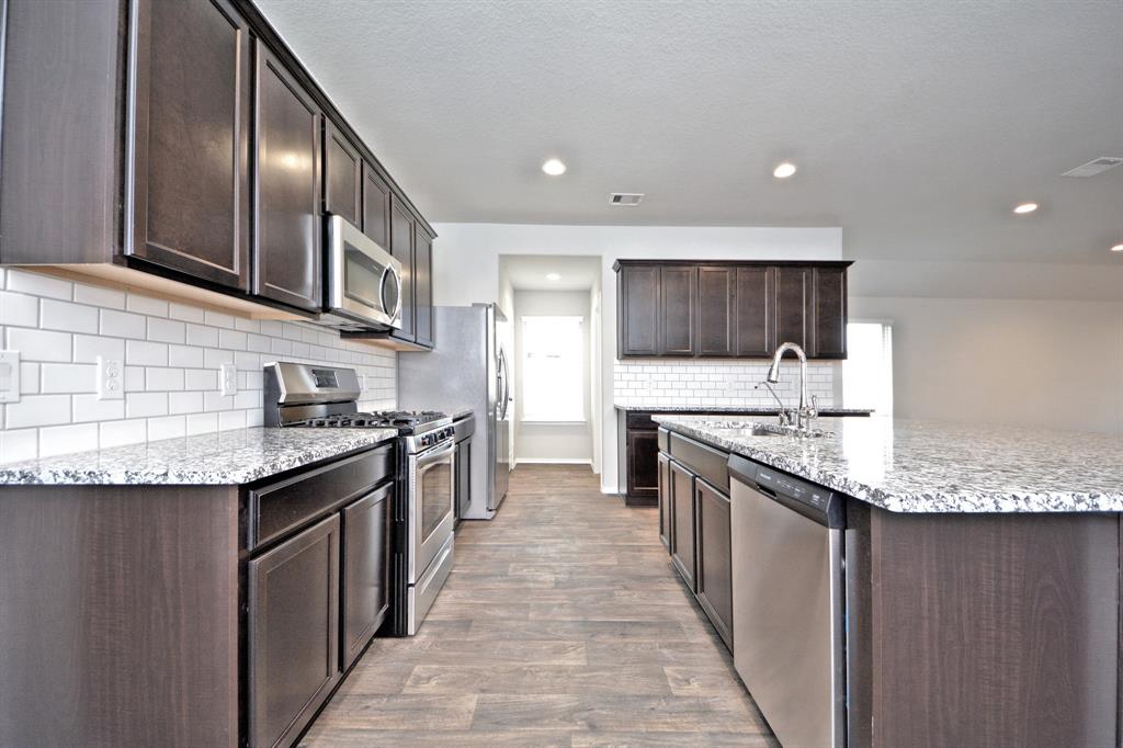 11033 1 33rd Avenue North, Texas City, Texas 77591, 4 Bedrooms Bedrooms, 6 Rooms Rooms,2 BathroomsBathrooms,Single-family,For Sale,33rd Avenue North,56886373