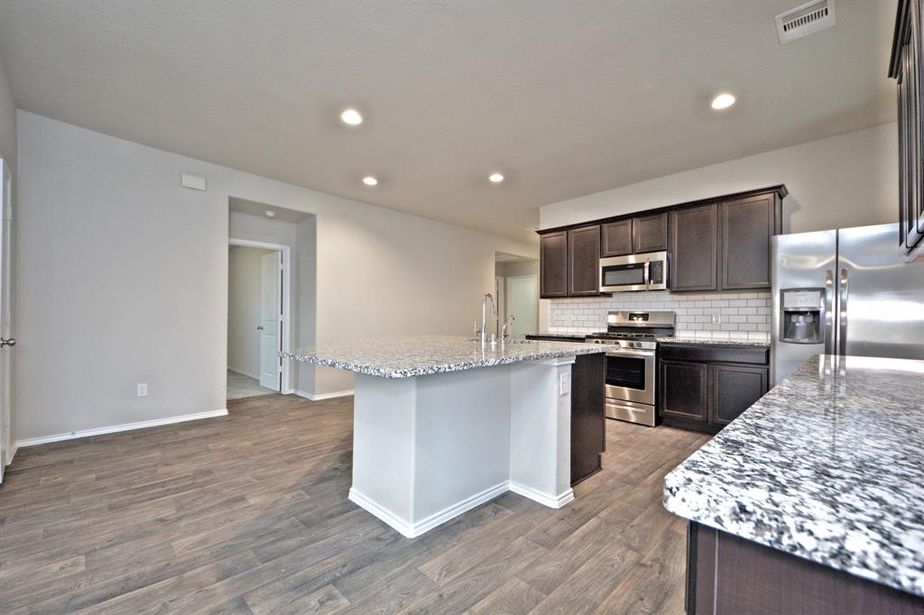 11033 1 33rd Avenue North, Texas City, Texas 77591, 4 Bedrooms Bedrooms, 6 Rooms Rooms,2 BathroomsBathrooms,Single-family,For Sale,33rd Avenue North,56886373