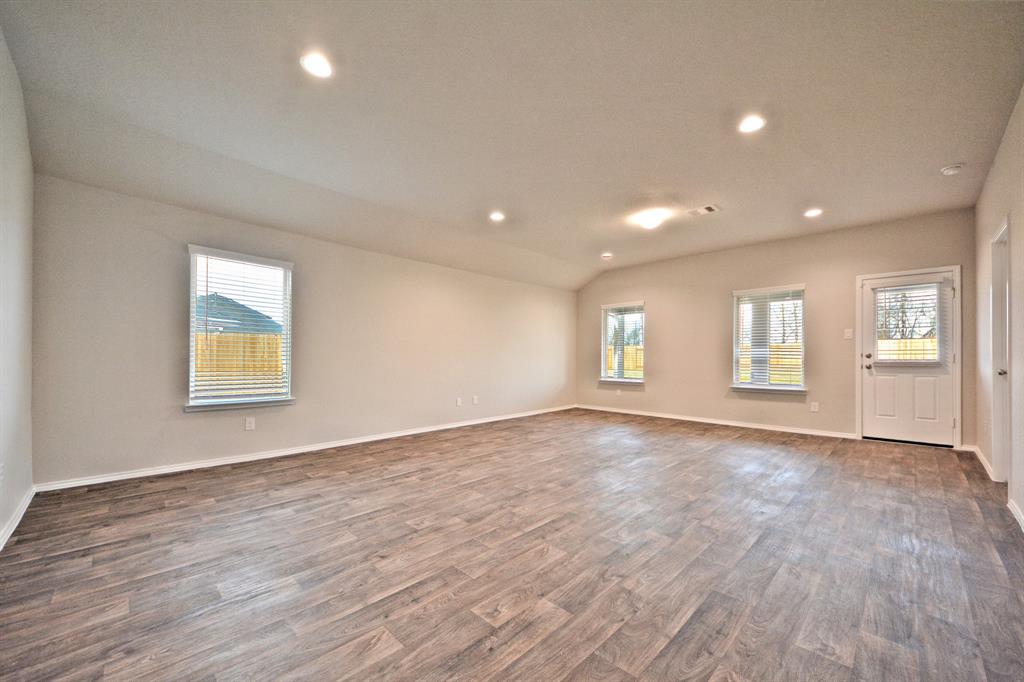 11033 1 33rd Avenue North, Texas City, Texas 77591, 4 Bedrooms Bedrooms, 6 Rooms Rooms,2 BathroomsBathrooms,Single-family,For Sale,33rd Avenue North,56886373