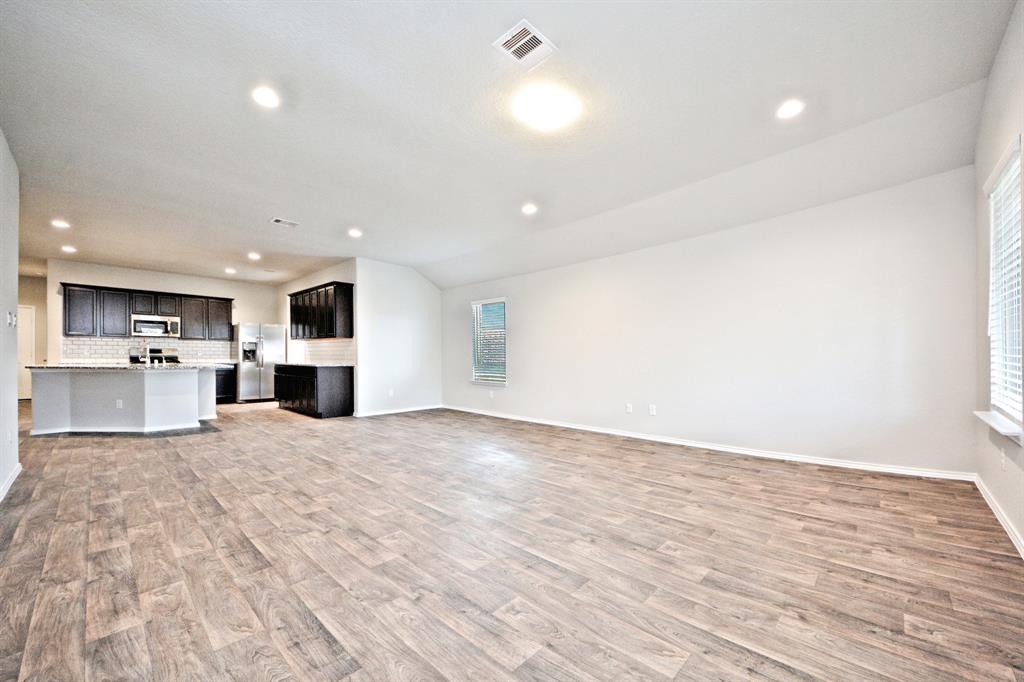 11033 1 33rd Avenue North, Texas City, Texas 77591, 4 Bedrooms Bedrooms, 6 Rooms Rooms,2 BathroomsBathrooms,Single-family,For Sale,33rd Avenue North,56886373