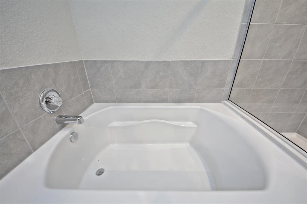 11033 1 33rd Avenue North, Texas City, Texas 77591, 4 Bedrooms Bedrooms, 6 Rooms Rooms,2 BathroomsBathrooms,Single-family,For Sale,33rd Avenue North,56886373