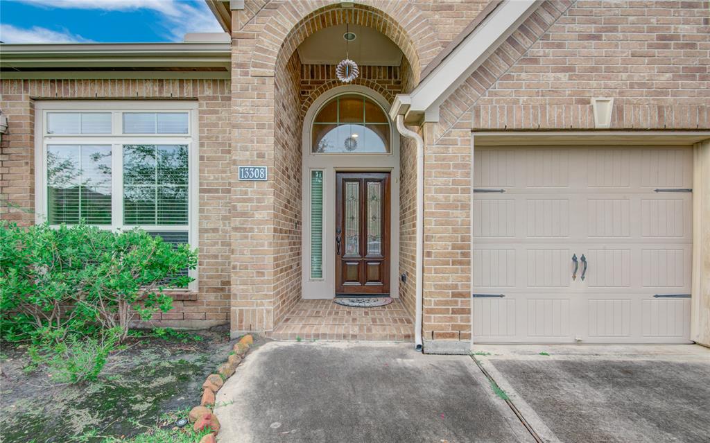 13308 1 Iris View Lane, Pearland, Texas 77584, 4 Bedrooms Bedrooms, 7 Rooms Rooms,3 BathroomsBathrooms,Single-family,For Sale,Iris View,63946706
