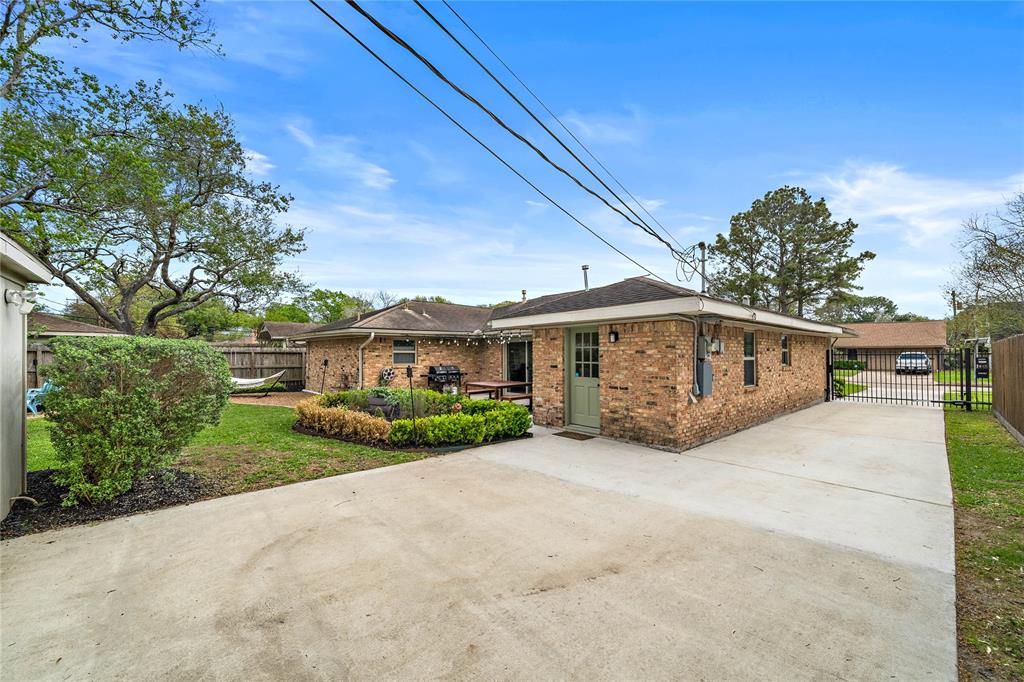 5806 1 Belrose Drive, Houston, Texas 77035, 4 Bedrooms Bedrooms, 4 Rooms Rooms,2 BathroomsBathrooms,Single-family,For Sale,Belrose,78954240