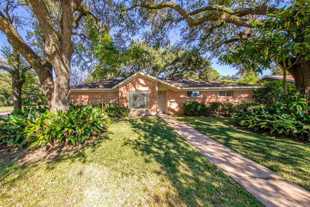 5478 1 Birdwood Road, Houston, Texas 77096, 3 Bedrooms Bedrooms, 3 Rooms Rooms,2 BathroomsBathrooms,Single-family,For Sale,Birdwood,38951092