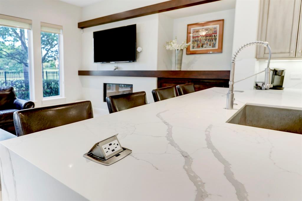 11746 2 Gallant Ridge Lane, Houston, Texas 77082, 4 Bedrooms Bedrooms, 12 Rooms Rooms,4 BathroomsBathrooms,Single-family,For Sale,Gallant Ridge,83204281