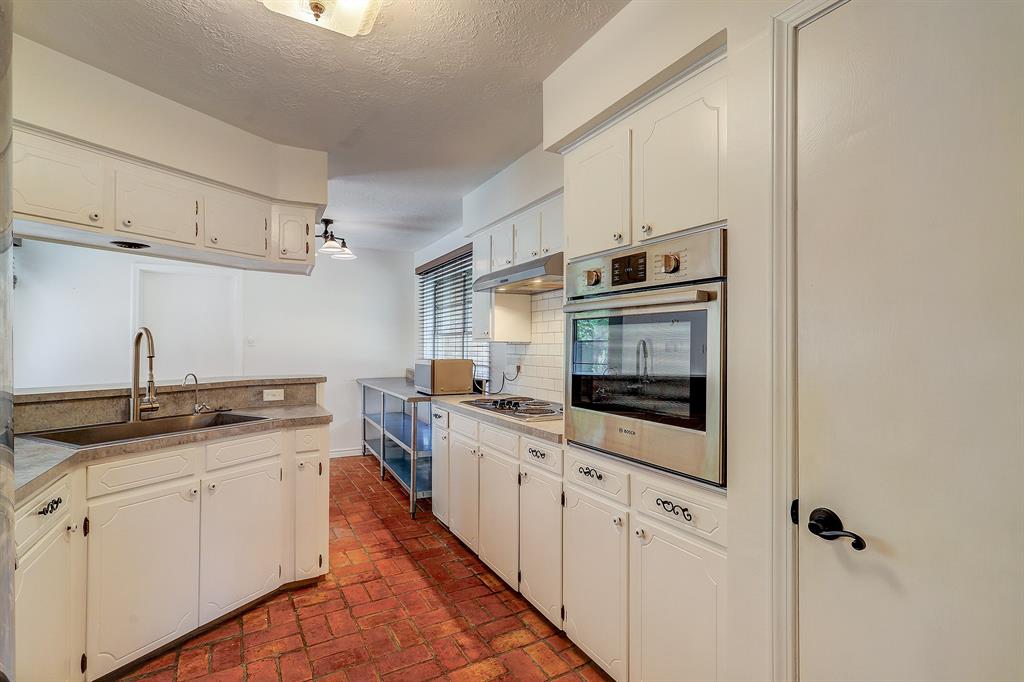 9207 2 Bronco Drive, Houston, Texas 77055, 4 Bedrooms Bedrooms, 4 Rooms Rooms,2 BathroomsBathrooms,Single-family,For Sale,Bronco,68114205