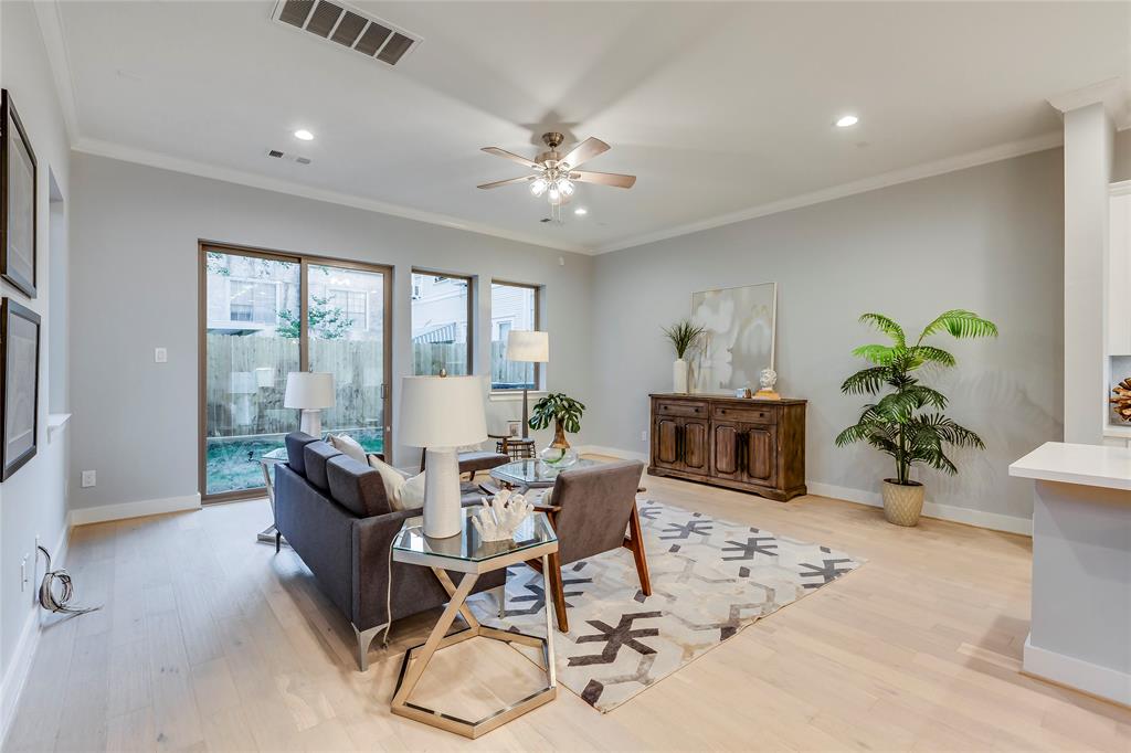 4313 2 DICKSON Street, Houston, Texas 77007, 3 Bedrooms Bedrooms, 11 Rooms Rooms,2 BathroomsBathrooms,Single-family,For Sale,DICKSON,53689624