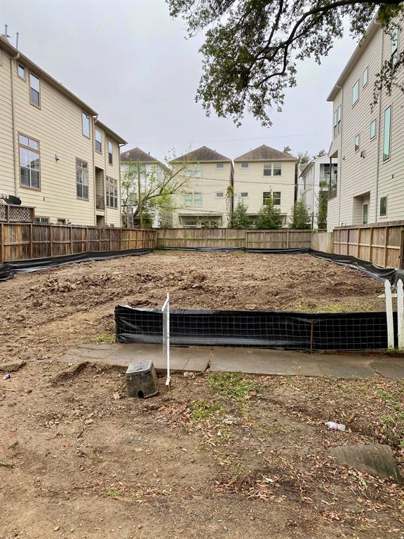 4313 2 DICKSON Street, Houston, Texas 77007, 3 Bedrooms Bedrooms, 11 Rooms Rooms,2 BathroomsBathrooms,Single-family,For Sale,DICKSON,53689624