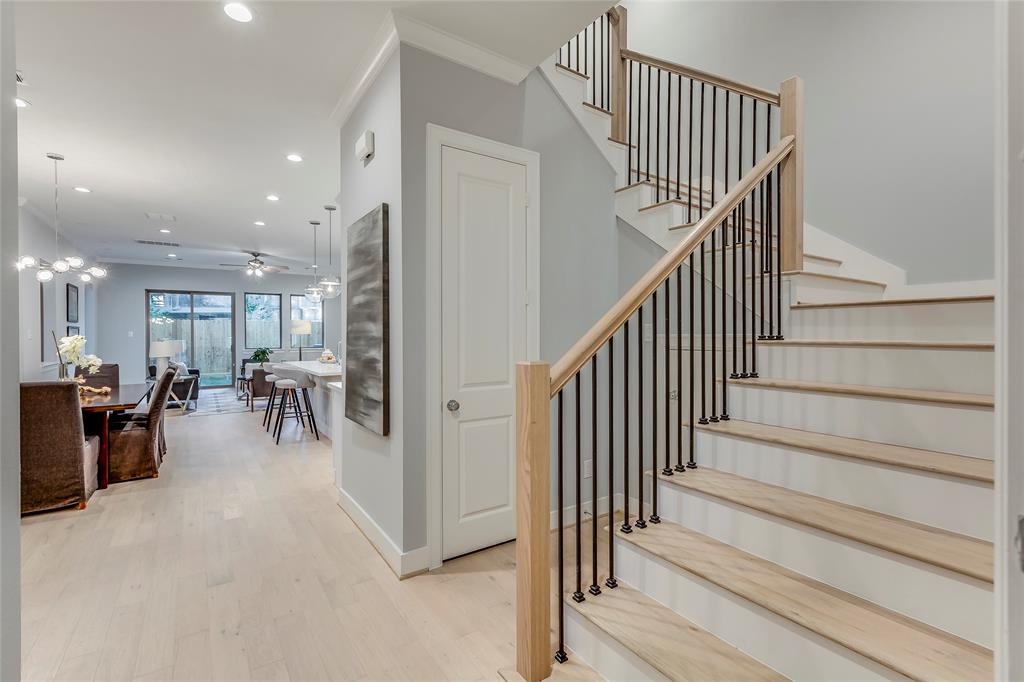 4313 2 DICKSON Street, Houston, Texas 77007, 3 Bedrooms Bedrooms, 11 Rooms Rooms,2 BathroomsBathrooms,Single-family,For Sale,DICKSON,53689624