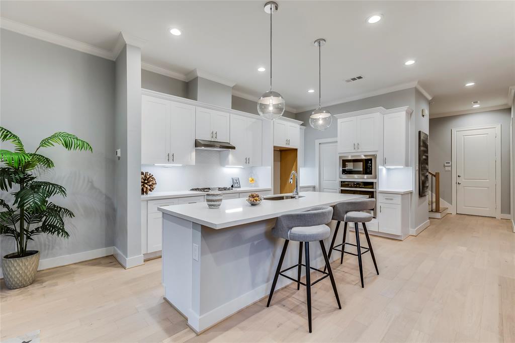 4313 2 DICKSON Street, Houston, Texas 77007, 3 Bedrooms Bedrooms, 11 Rooms Rooms,2 BathroomsBathrooms,Single-family,For Sale,DICKSON,53689624