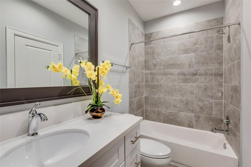 4313 2 DICKSON Street, Houston, Texas 77007, 3 Bedrooms Bedrooms, 11 Rooms Rooms,2 BathroomsBathrooms,Single-family,For Sale,DICKSON,53689624