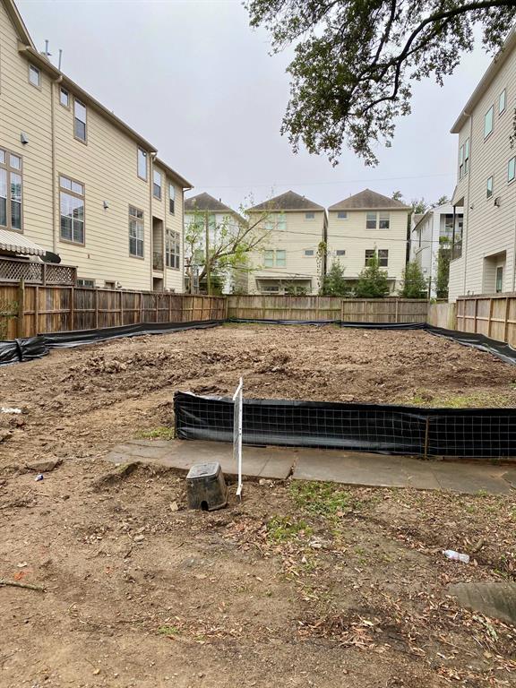 4313 2 DICKSON Street, Houston, Texas 77007, 3 Bedrooms Bedrooms, 11 Rooms Rooms,2 BathroomsBathrooms,Single-family,For Sale,DICKSON,53689624