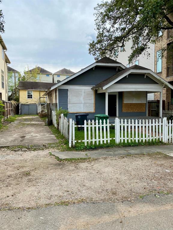 4313 2 DICKSON Street, Houston, Texas 77007, 3 Bedrooms Bedrooms, 11 Rooms Rooms,2 BathroomsBathrooms,Single-family,For Sale,DICKSON,33402455