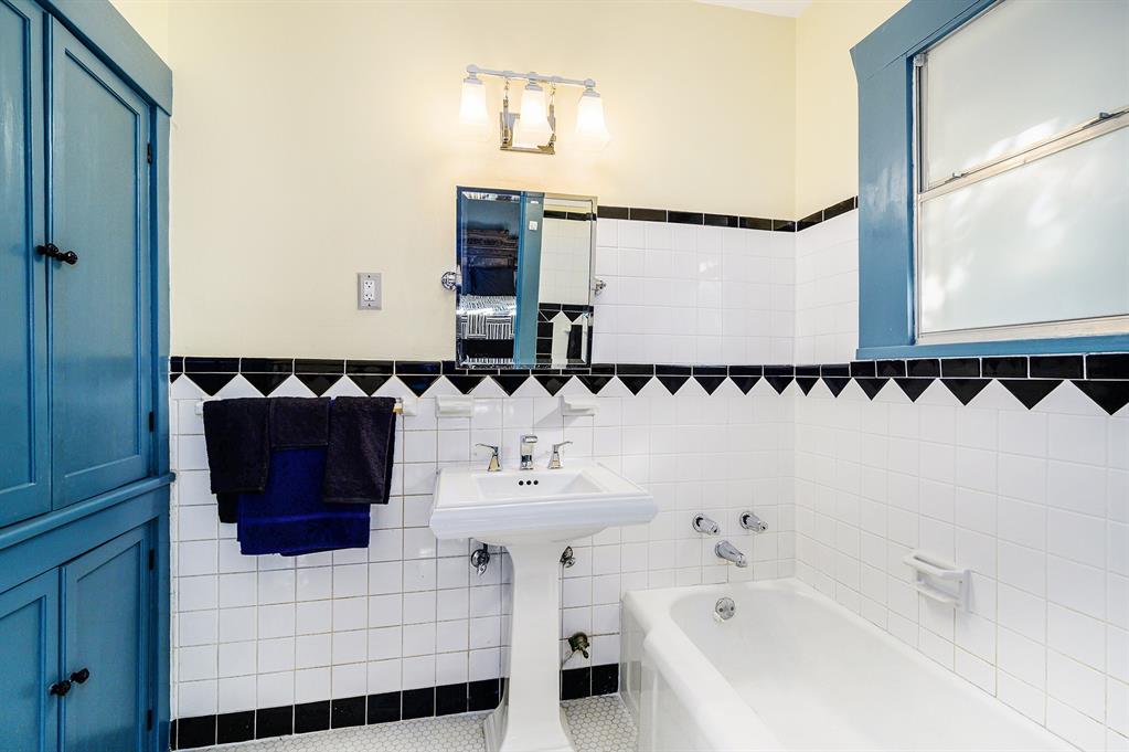 1646 1 Arlington Street, Houston, Texas 77008, 1 Bedroom Bedrooms, 4 Rooms Rooms,1 BathroomBathrooms,Single-family,For Sale,Arlington,55498860