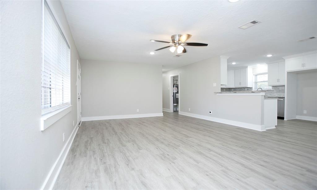 14692 1 Twin Lakes Circle, Conroe, Texas 77306, 4 Bedrooms Bedrooms, 13 Rooms Rooms,3 BathroomsBathrooms,Single-family,For Sale,Twin Lakes,84799799