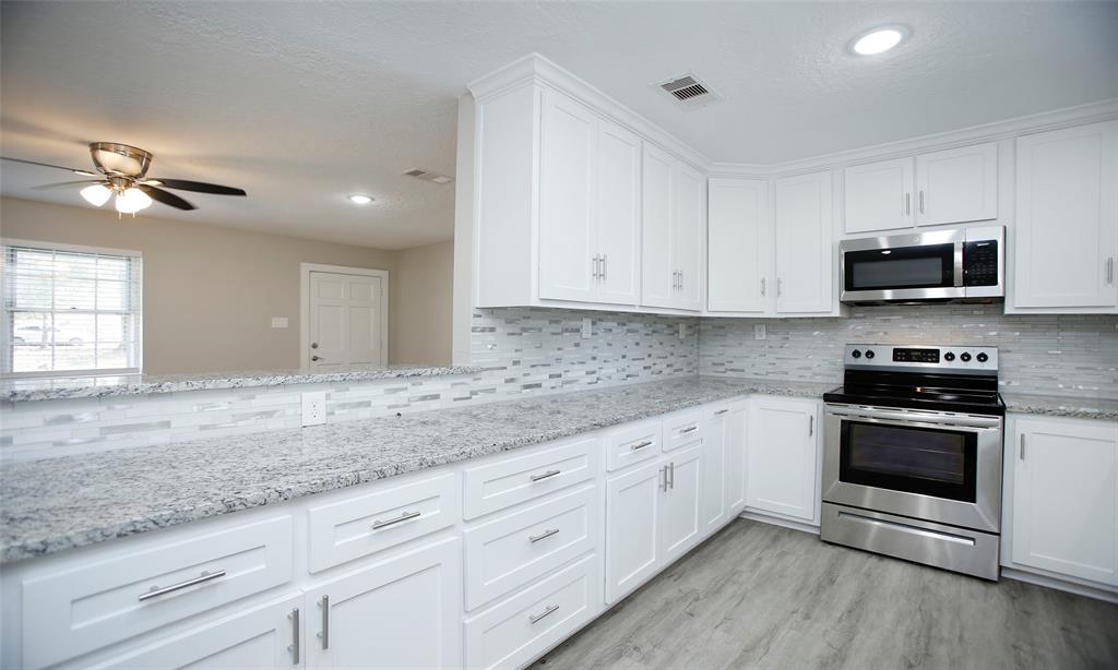 14692 1 Twin Lakes Circle, Conroe, Texas 77306, 4 Bedrooms Bedrooms, 13 Rooms Rooms,3 BathroomsBathrooms,Single-family,For Sale,Twin Lakes,84799799