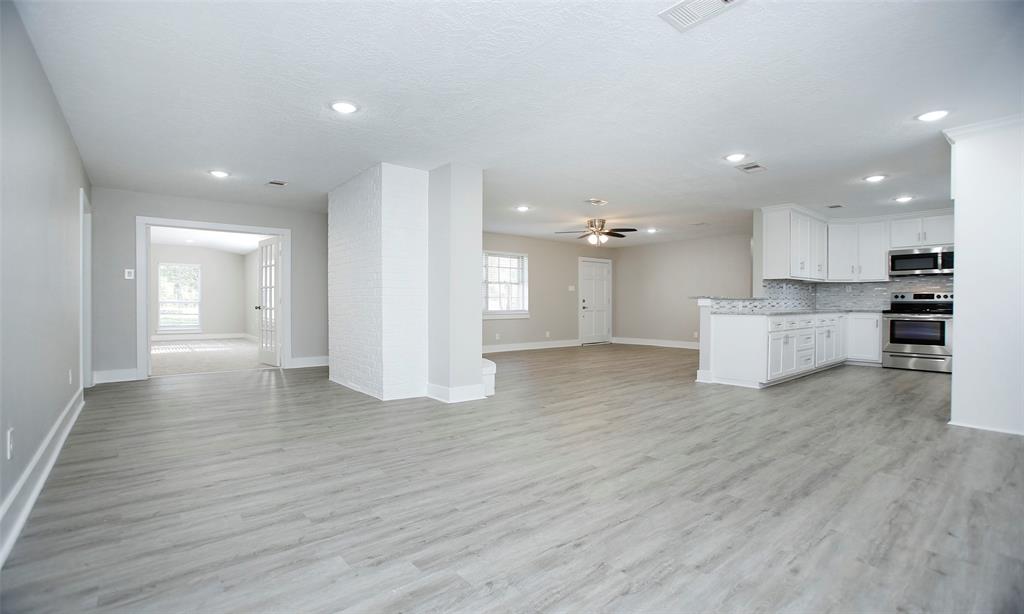 14692 1 Twin Lakes Circle, Conroe, Texas 77306, 4 Bedrooms Bedrooms, 13 Rooms Rooms,3 BathroomsBathrooms,Single-family,For Sale,Twin Lakes,84799799