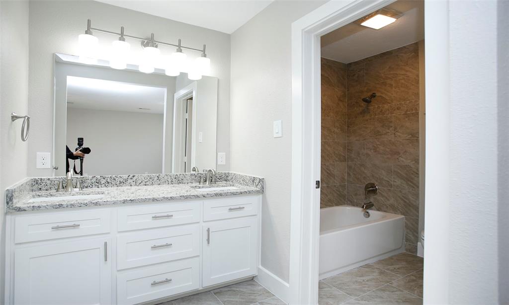 14692 1 Twin Lakes Circle, Conroe, Texas 77306, 4 Bedrooms Bedrooms, 13 Rooms Rooms,3 BathroomsBathrooms,Single-family,For Sale,Twin Lakes,84799799