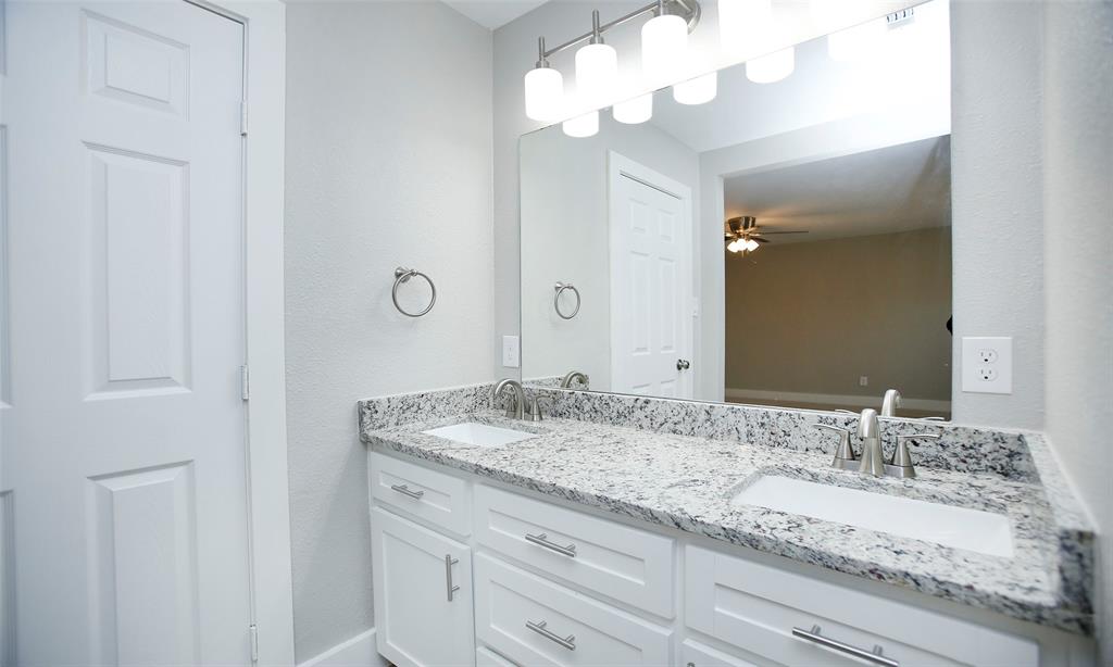 14692 1 Twin Lakes Circle, Conroe, Texas 77306, 4 Bedrooms Bedrooms, 13 Rooms Rooms,3 BathroomsBathrooms,Single-family,For Sale,Twin Lakes,84799799