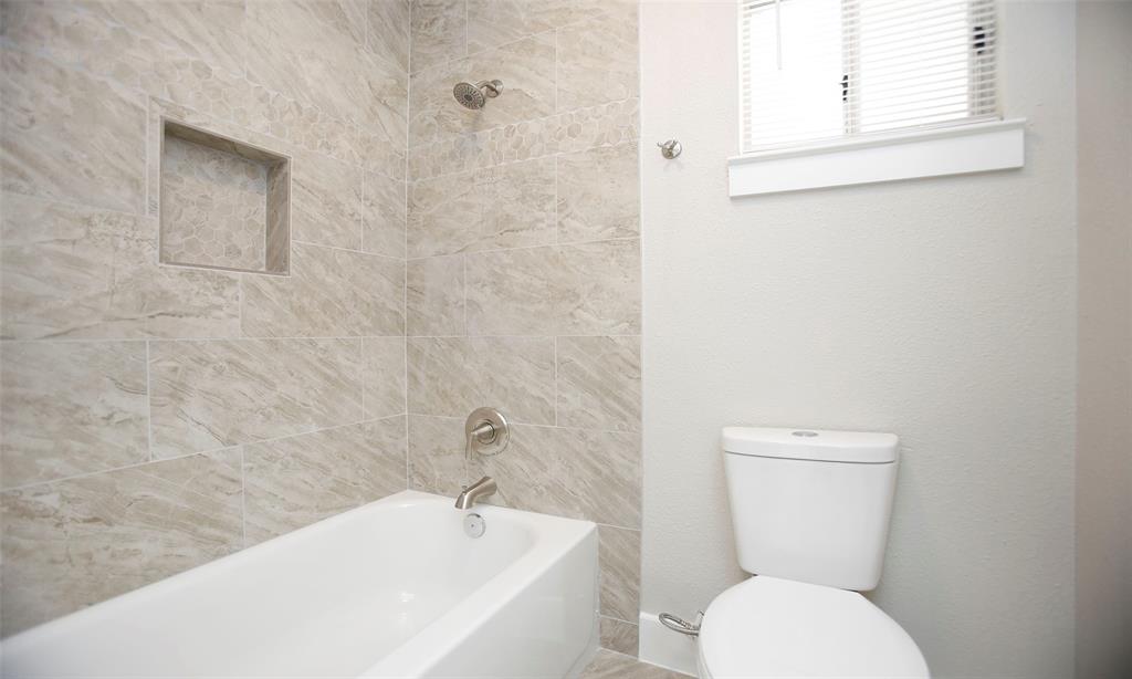 14692 1 Twin Lakes Circle, Conroe, Texas 77306, 4 Bedrooms Bedrooms, 13 Rooms Rooms,3 BathroomsBathrooms,Single-family,For Sale,Twin Lakes,84799799