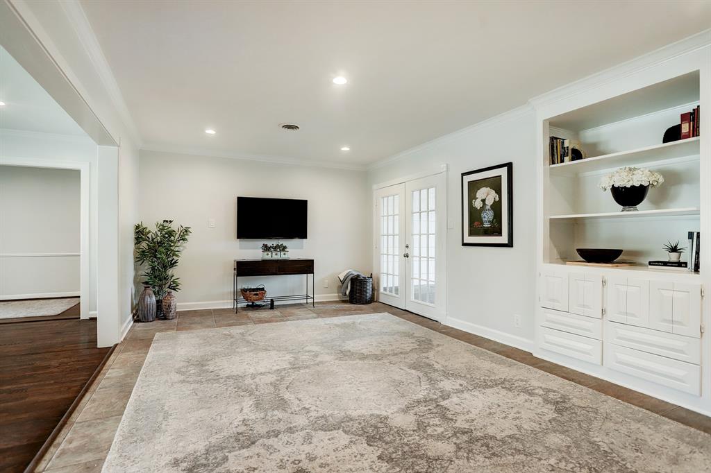 5649 1 Locke Lane, Houston, Texas 77056, 3 Bedrooms Bedrooms, 13 Rooms Rooms,2 BathroomsBathrooms,Single-family,For Sale,Locke,55895339