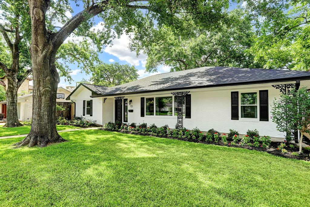 5649 1 Locke Lane, Houston, Texas 77056, 3 Bedrooms Bedrooms, 13 Rooms Rooms,2 BathroomsBathrooms,Single-family,For Sale,Locke,55895339