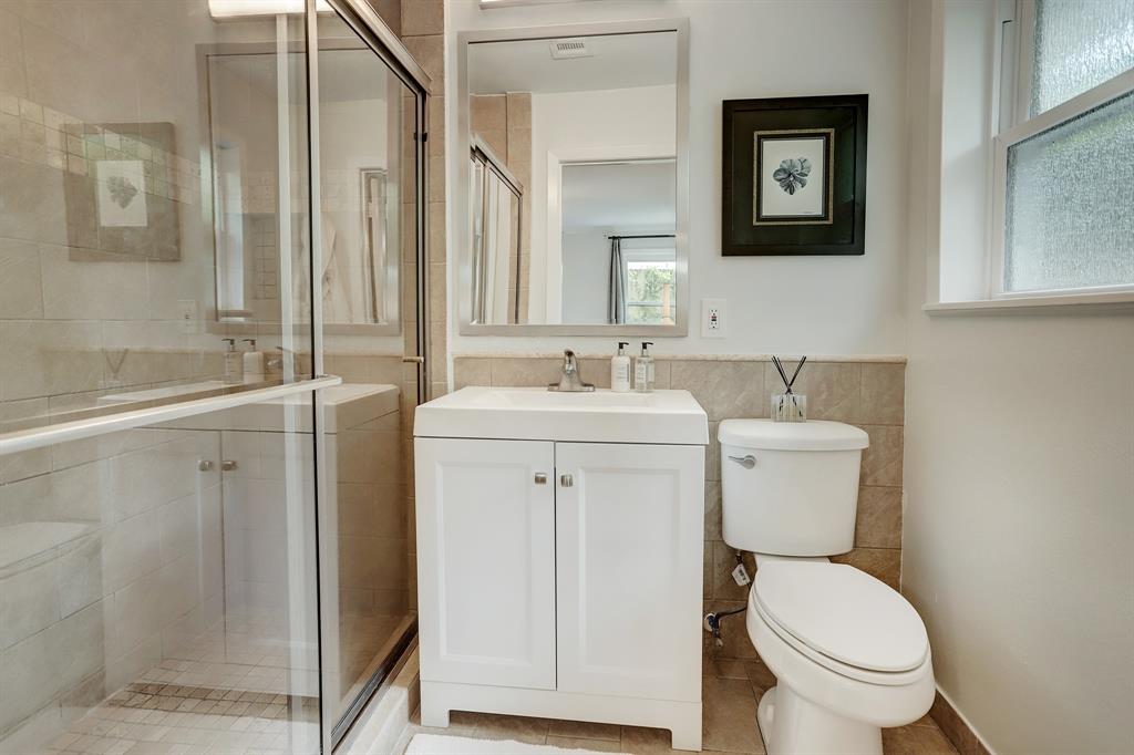 5649 1 Locke Lane, Houston, Texas 77056, 3 Bedrooms Bedrooms, 13 Rooms Rooms,2 BathroomsBathrooms,Single-family,For Sale,Locke,55895339
