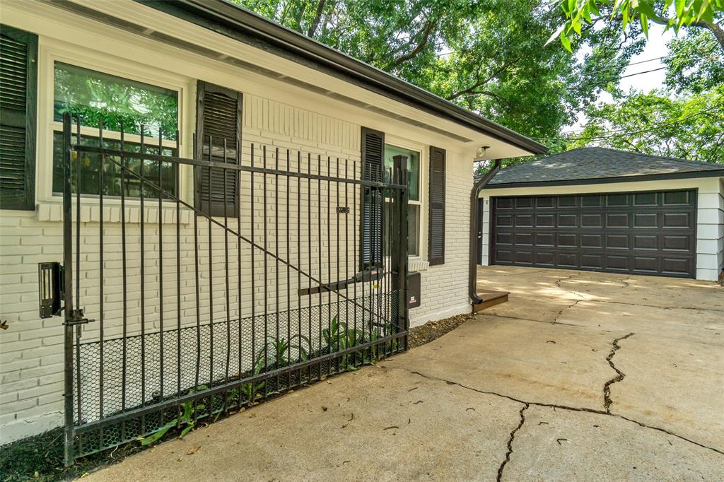 5649 1 Locke Lane, Houston, Texas 77056, 3 Bedrooms Bedrooms, 13 Rooms Rooms,2 BathroomsBathrooms,Single-family,For Sale,Locke,55895339