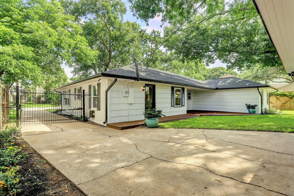 5649 1 Locke Lane, Houston, Texas 77056, 3 Bedrooms Bedrooms, 13 Rooms Rooms,2 BathroomsBathrooms,Single-family,For Sale,Locke,55895339