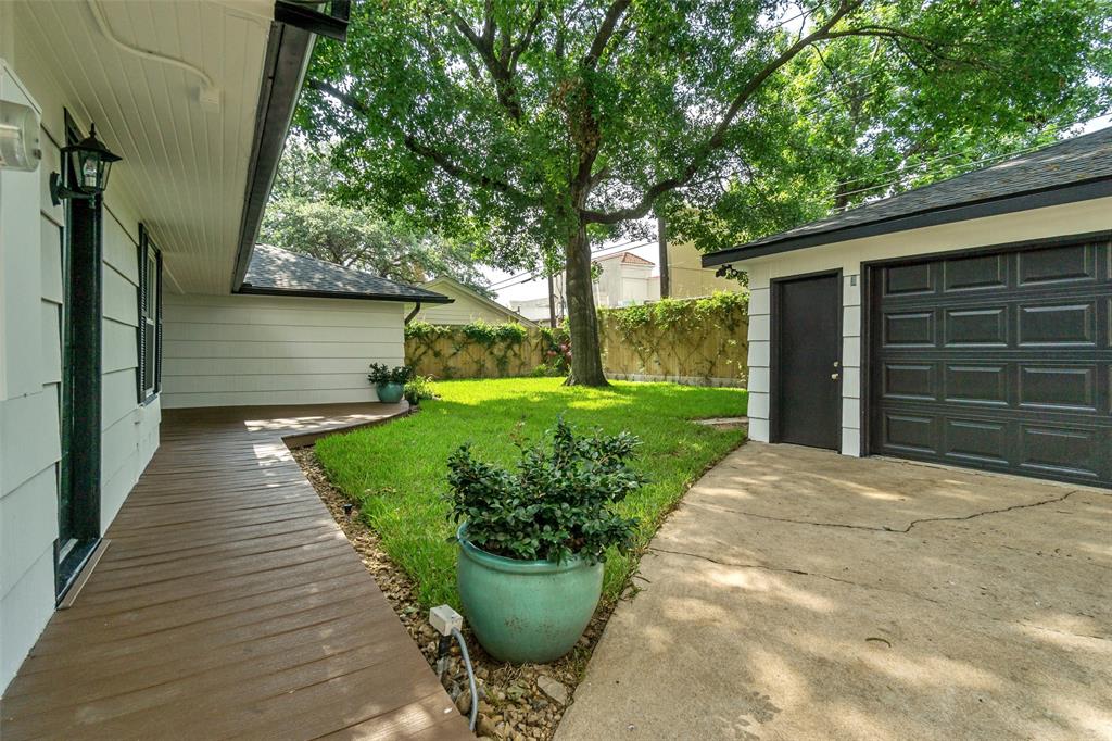 5649 1 Locke Lane, Houston, Texas 77056, 3 Bedrooms Bedrooms, 13 Rooms Rooms,2 BathroomsBathrooms,Single-family,For Sale,Locke,55895339
