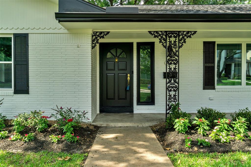 5649 1 Locke Lane, Houston, Texas 77056, 3 Bedrooms Bedrooms, 13 Rooms Rooms,2 BathroomsBathrooms,Single-family,For Sale,Locke,55895339