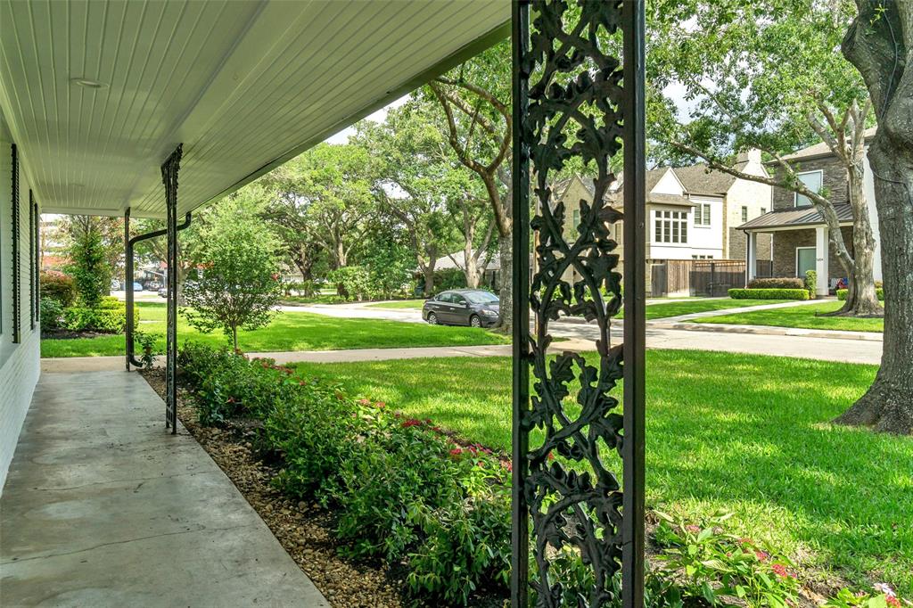 5649 1 Locke Lane, Houston, Texas 77056, 3 Bedrooms Bedrooms, 13 Rooms Rooms,2 BathroomsBathrooms,Single-family,For Sale,Locke,55895339