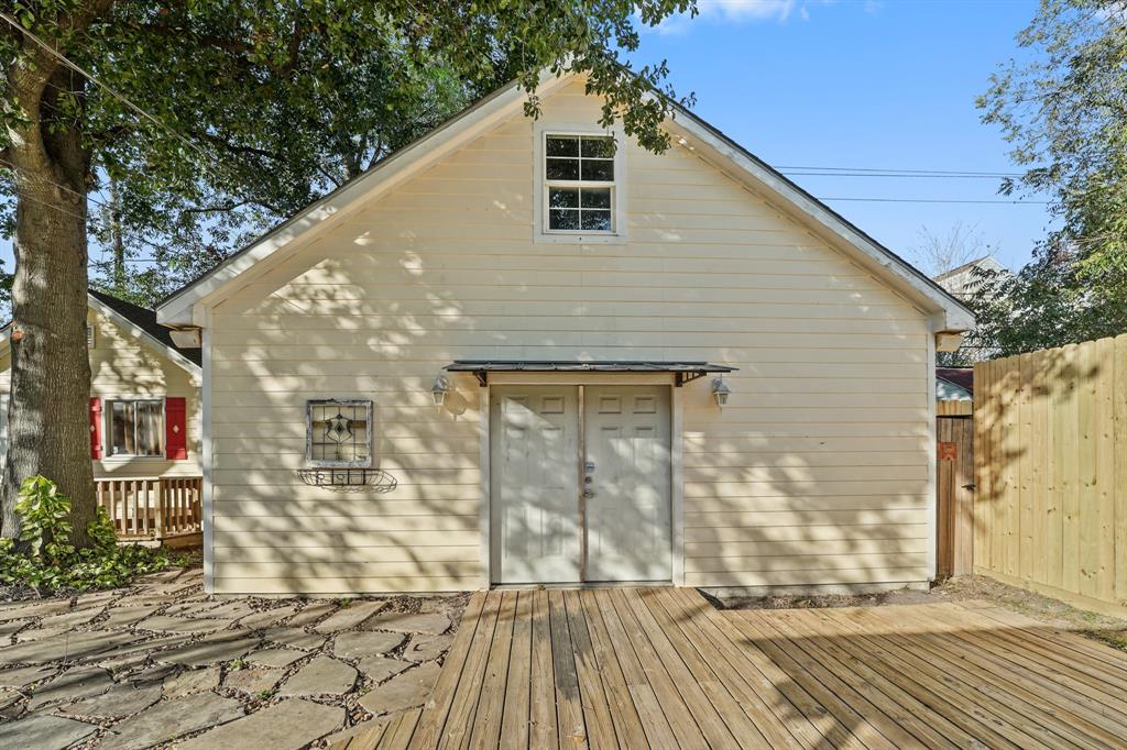 325 1 27th Street, Houston, Texas 77008, 2 Bedrooms Bedrooms, 6 Rooms Rooms,2 BathroomsBathrooms,Single-family,For Sale,27th,5440886