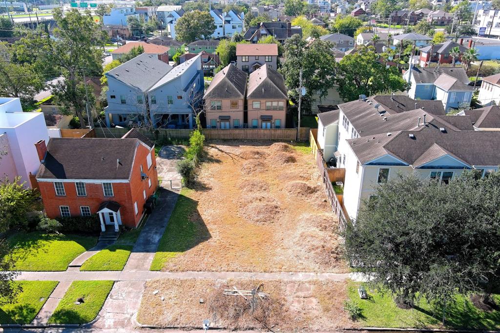 Ideal for building multi-family homes in the center of the Museum District. Minutes form Houston and amenities!