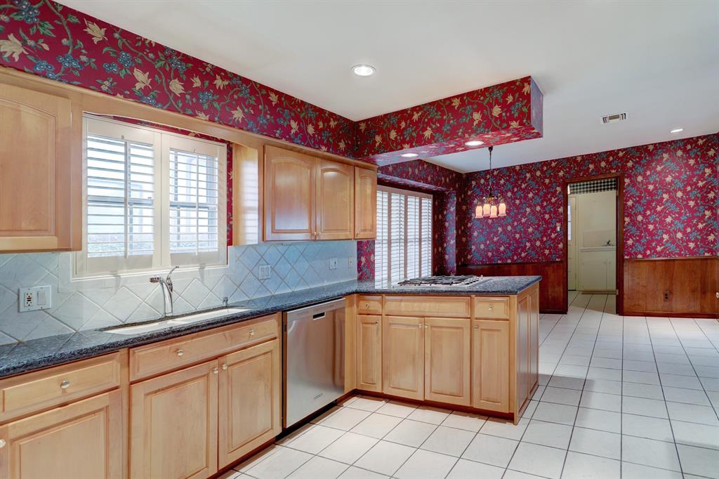 6206 1 Holly Springs Drive, Houston, Texas 77057, 3 Bedrooms Bedrooms, 12 Rooms Rooms,2 BathroomsBathrooms,Single-family,For Sale,Holly Springs,53225652