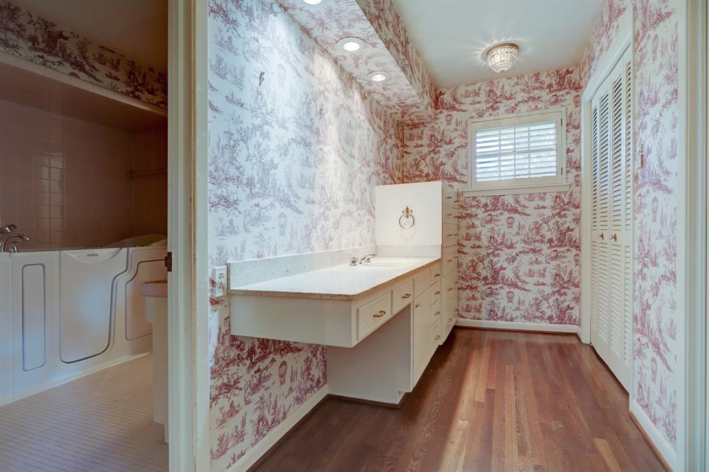 6206 1 Holly Springs Drive, Houston, Texas 77057, 3 Bedrooms Bedrooms, 12 Rooms Rooms,2 BathroomsBathrooms,Single-family,For Sale,Holly Springs,53225652