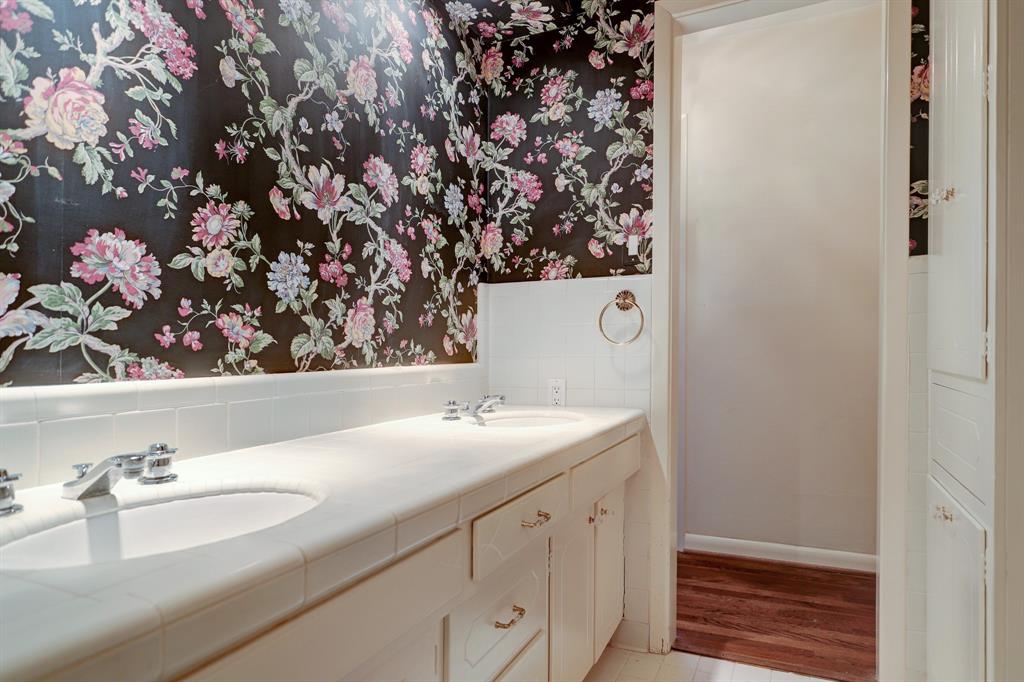 6206 1 Holly Springs Drive, Houston, Texas 77057, 3 Bedrooms Bedrooms, 12 Rooms Rooms,2 BathroomsBathrooms,Single-family,For Sale,Holly Springs,53225652
